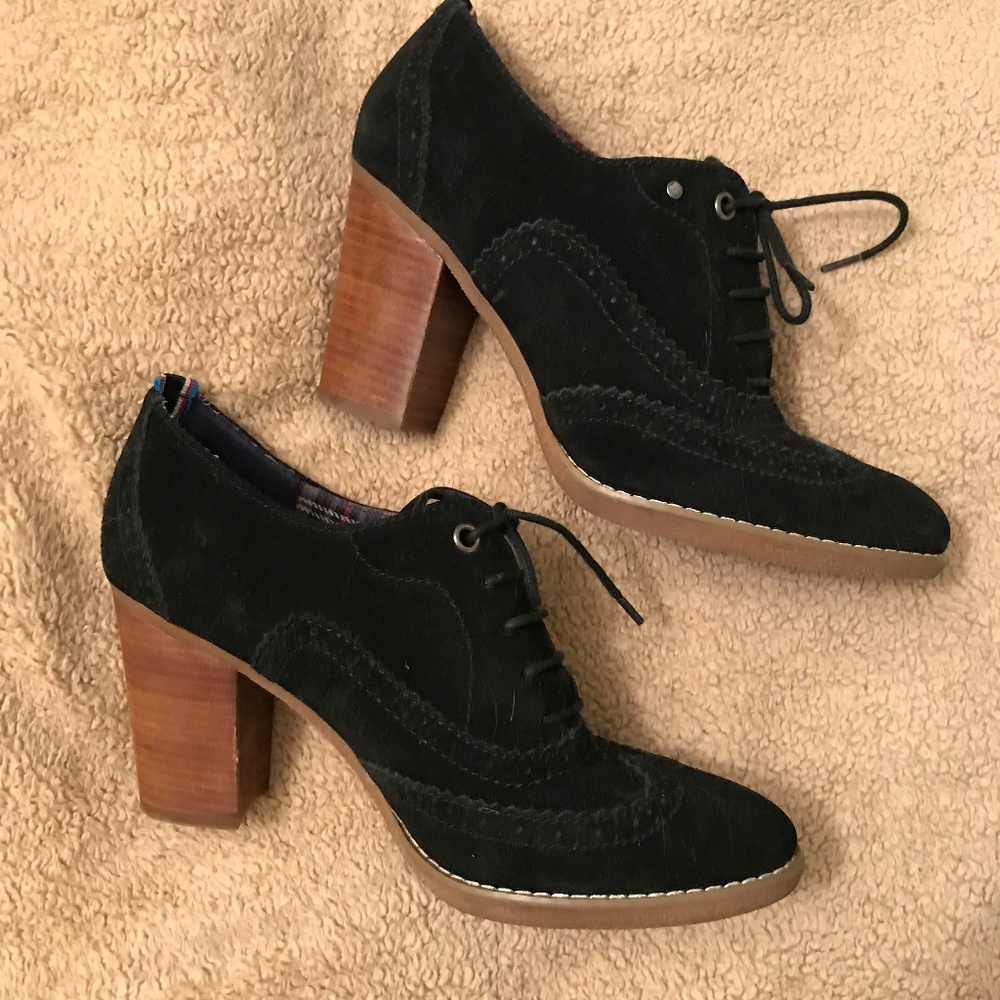 Tommy Hilfiger black suede oxford heel with laces